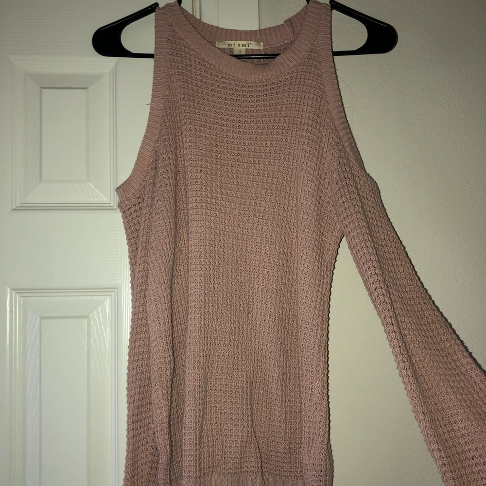 Cold shoulder sweater from Francesca’s💕